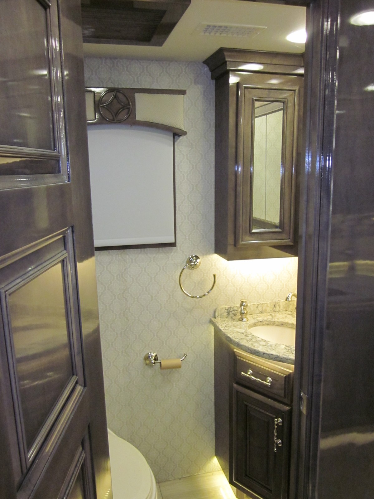 Entegra Coach Cornerstone Series M-45B 605hp Cummins One Owner Low Miles!!