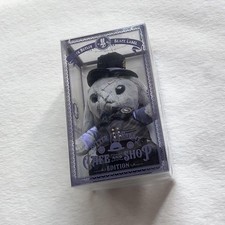 Mini funeraria Black Butler Black Label Bitter Rabbit edición café y tienda