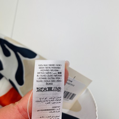 GANT Women White Palm Print Silk Scarf - Picture 8 of 12