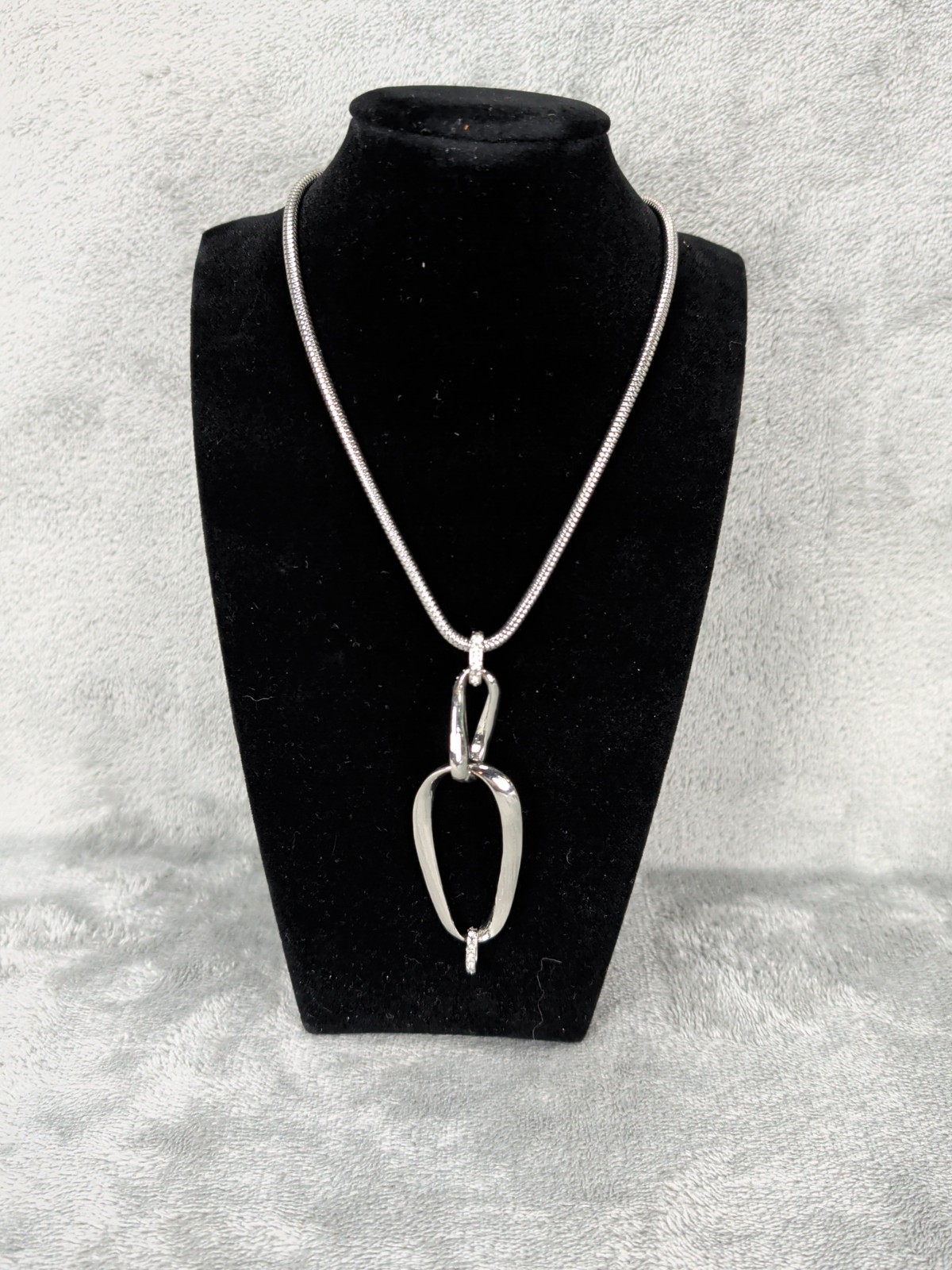 Charming Charlie Interlocking Double Loop Pendant… - image 1