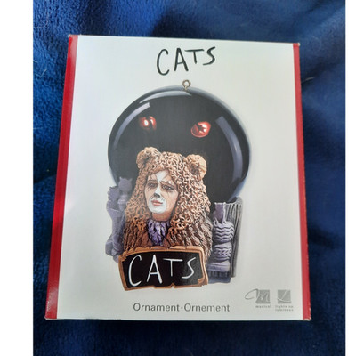 Heirloom Ornament Collection Cats Musical Lights Up Plays ''Memory'' Brand New 