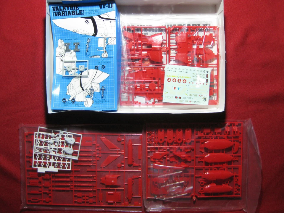 VF-1J Valkyrie Millia Macross Variable Bandai 1/72 Model Kit Vintage Robotech - Image 3 of 4