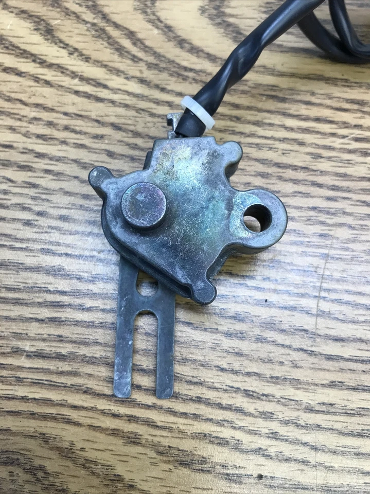 KAWASAKI NINJA 250R EX250 2008-2010, PIEZA INTERRUPTOR SOPORTE LATERAL # 27010-1455 Foto 3 de 4