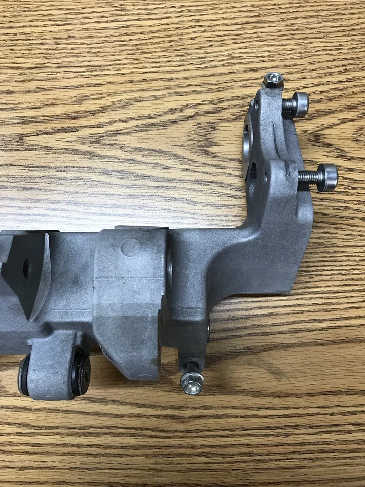 SOPORTE COJÍN TRASERO INFERIOR HONDA VFR800 INTERCEPTOR 2002-2015 # 50475-MCW-D00 Foto 3 de 4