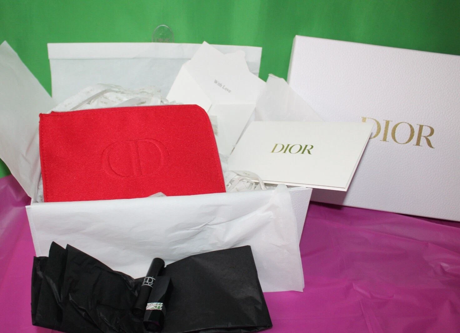 Boîte cadeau vide Dior Pebble blanc étui rouge lettrage or, maquillage, ruban