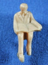 Plasticville O/S - 1619 - Citizen Seated woman - Unpainted 24 diff. available