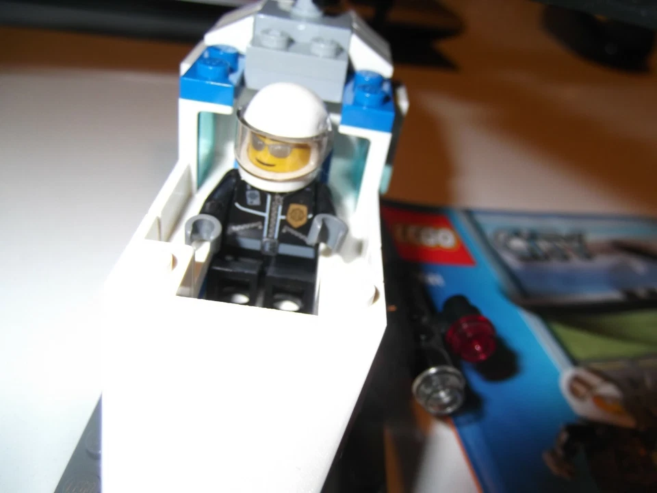 LEGO City 7741 Police Helicopter, foto 2 di 5