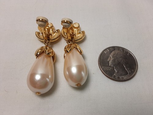 Earring Gold Tone White Teardrop Faux Pearl Signed Givenchy Comfort Clip Bride - Picture 10 of 10