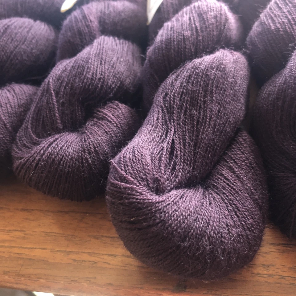 7 HKS VINTAGE DMC BRODER MEDICIS VIRGIN WOOL Yarn Purple #8124 - Image 4 of 4