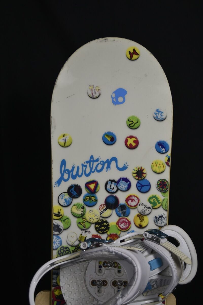 BURTON FEATHER SNOWBOARD SIZE 149 CM WITH BURTON MEDIUM BURTON FEATHER SNOWBOARD SIZE 149 CM WITH BURTON MEDIUM