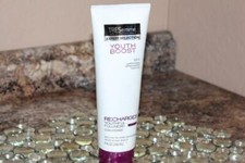 Tresemme Expert Selection YOUTH BOOST Conditioner Recharges Fullness 9 oz