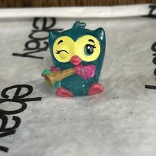 Hatchimals CollEGGtibles Sparkly Blue Owl Figure.