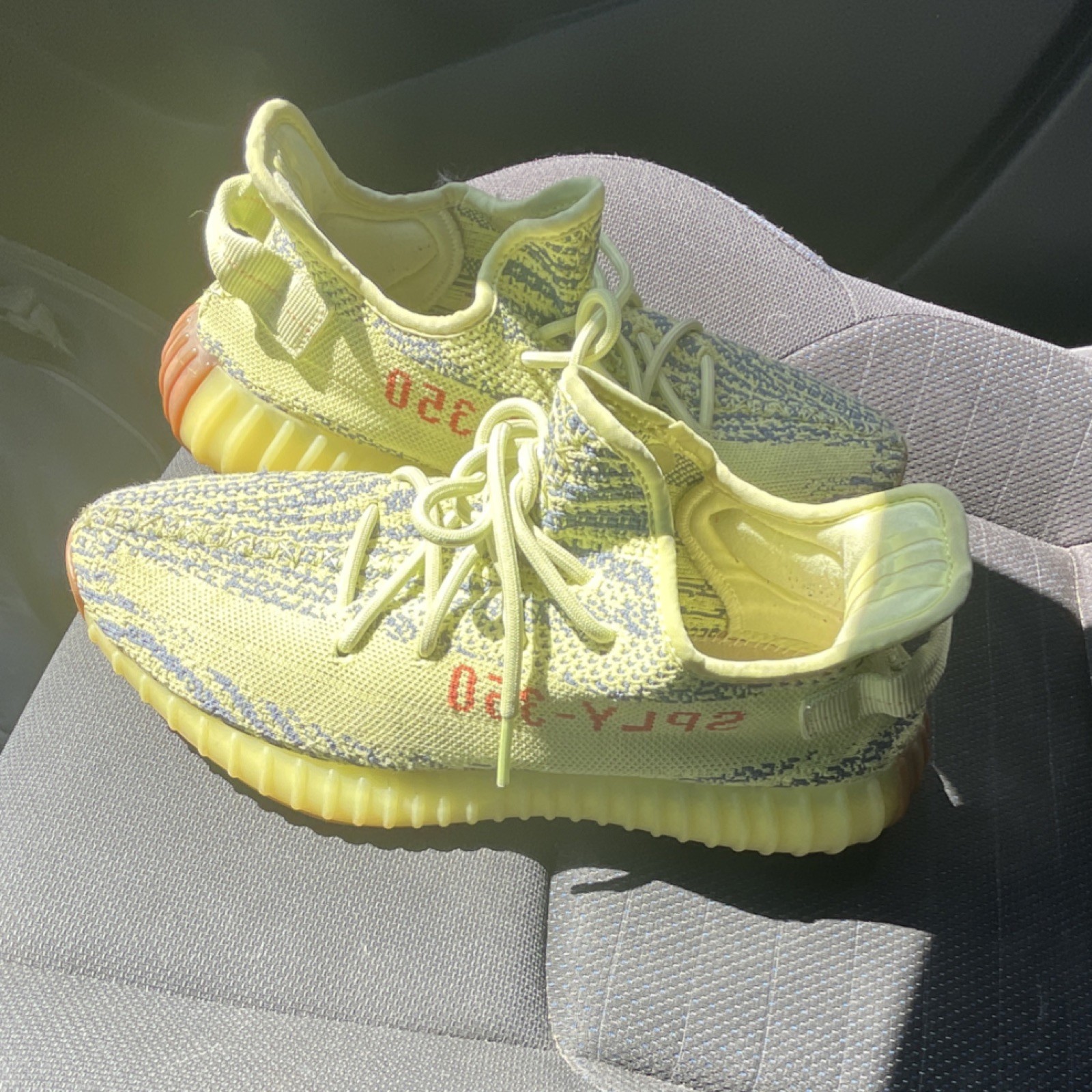 Adidas Yeezy Boost 350 V2 Semi Frozen Yellow SPLY-350 Low Top Sneakers