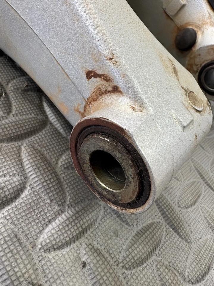 Yamaha WR426F 2001 YZ426F YZ250 YZ125 OEM basculante 5MV-22110-00-00 Foto 4 de 4