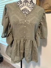 GiGio Woman blouse Flutter Sleeve Sage NWT Size M MSRP $42