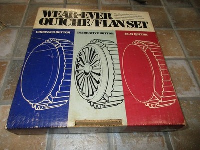 VINTAGE WEAR-EVER QUICHE FLAN SET EMBOSSED DECORATIVE 4 PIECE BAKING PAN