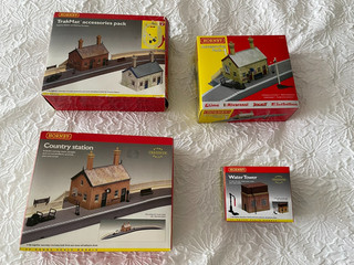 HORNBY COUNTRY STATION R8000 R8083 R8227 R8003 WATER TOWER