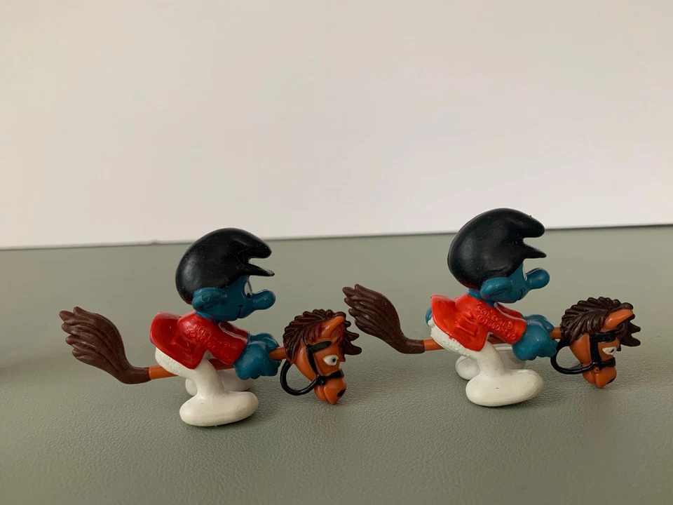 Lote de 2 figuras vintage de súper pitufo hobby caballo pitufo y vaquero pitufo Foto 3 de 4