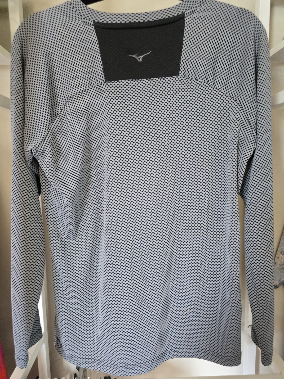 Mizuno Fast Pitch Shirt L/S V-Neck Base Layer Logo Men M Gray Black Workout Poly