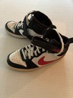 Girls Nike Shoe Size 5 1/2 — photo 5