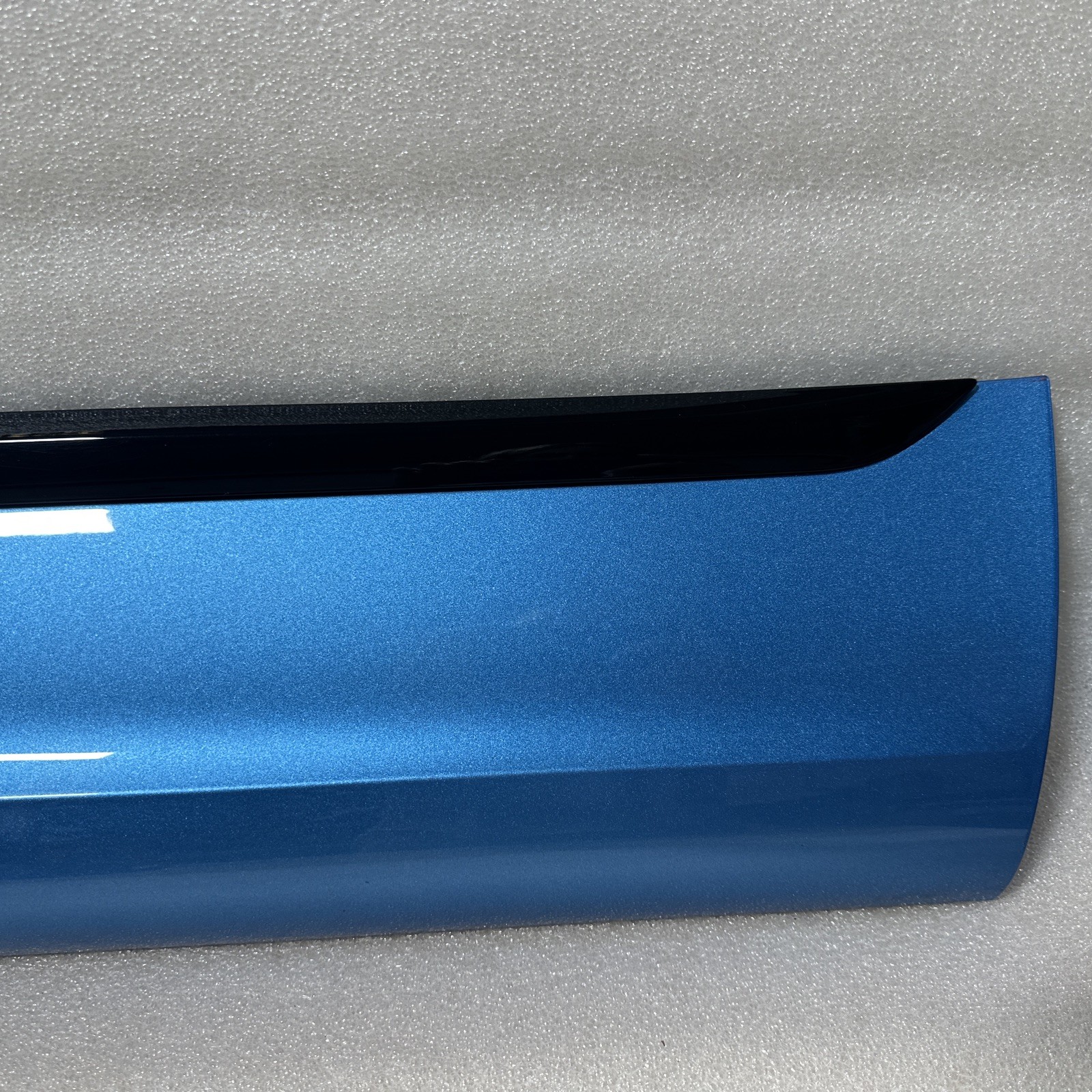 2022 BENTLEY BENTAYGA FRONT RIGHT EXTERIOR DOOR MOLDING COVER TRIM OEM 36A853072
