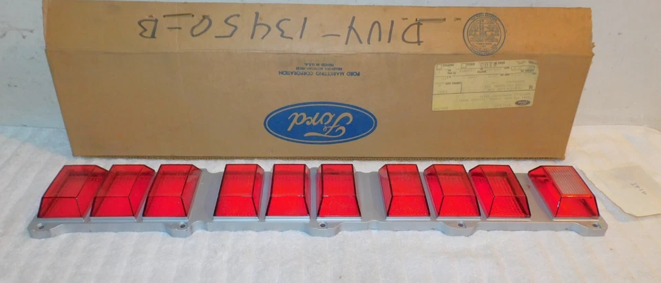 Lincoln Continental 1971 sedán cupé coche urbano nuevo de Lote Antiguo LH luz trasera lente Foto 2 de 4