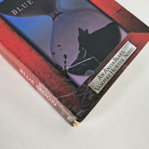 Set of 18 Laurell K Hamilton Novels - Anita Blake Vampire Hunter - Paperback - Picture 16 of 16