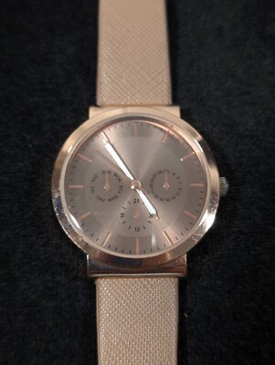 Accutime Womens Beige Rose Gold Tone 38mm Round Faux Leather Watch New Battery