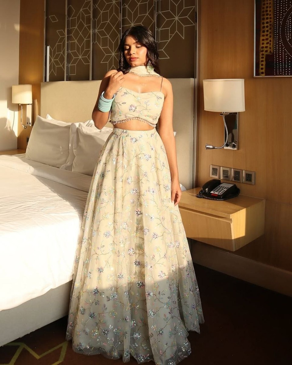 Stylish Tabby Silk Lehenga Choli With Off White Dupatta For Indian Wedding Wear | eBay Stylish Tabby Silk Lehenga Choli With Off White Dupatta For Indian Wedding Wear | eBay