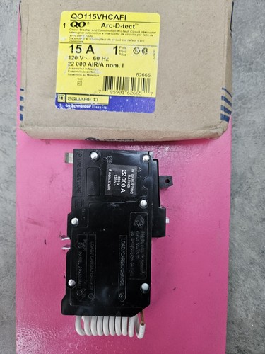 SQUARE D QO115VHCAFI CIRCUIT BREAKER - Picture 3 of 3