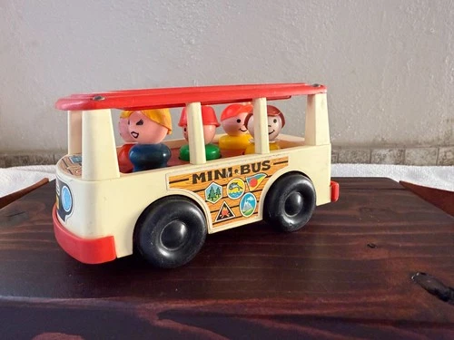 Vintage Fisher Price Little People Mini Bus and 5 Figures READ