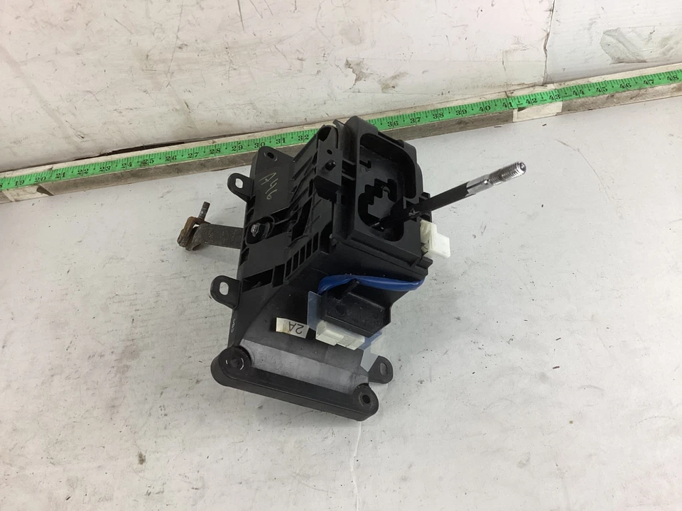 Conjunto de palanca de cambios de piso automática Lexus IS250 IS350 2006-2008 FABRICANTE DE EQUIPOS ORIGINALES Foto 3 de 4