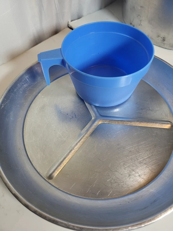Vintage Undbranded Camp Cooking Set. Cookware, Plates Plastic Cups - Image 2 of 4