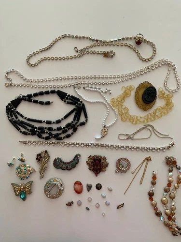 Vintage Bulk Lot of 33 Costume Jewelry for Repair Craft Pieces & Gems