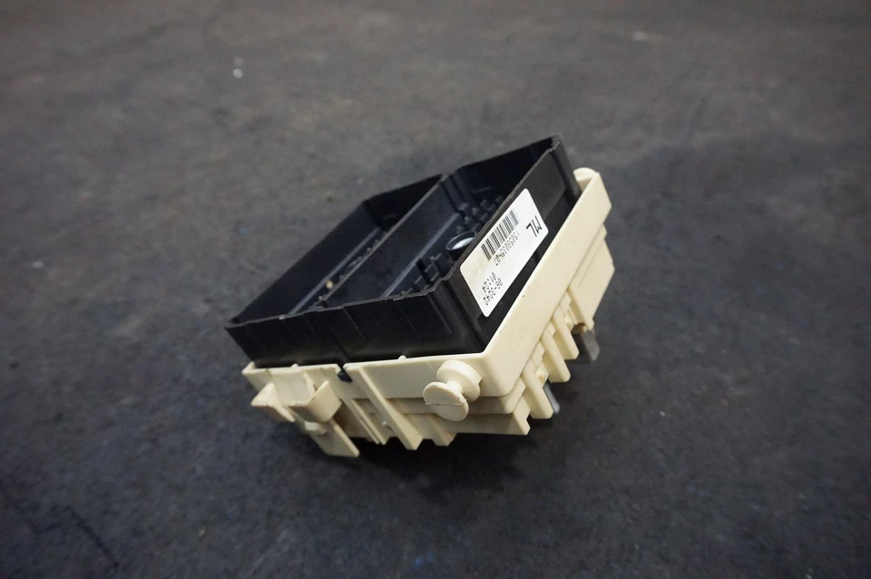 Cabin Relay Junction Fuse Box Assembly OEM 15058035 Hummer H2 2003-05 - Image 4 of 4