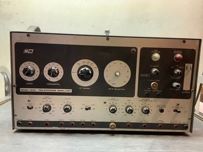 B & K MFG. CO. MODEL 1076 TELEVISION ANALYST 