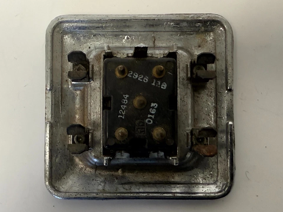 Dodge Chrysler Plymouth 1969-1977 interruptor de ventana eléctrica de un solo botón 2926118 nuevo en stock Foto 4 de 4