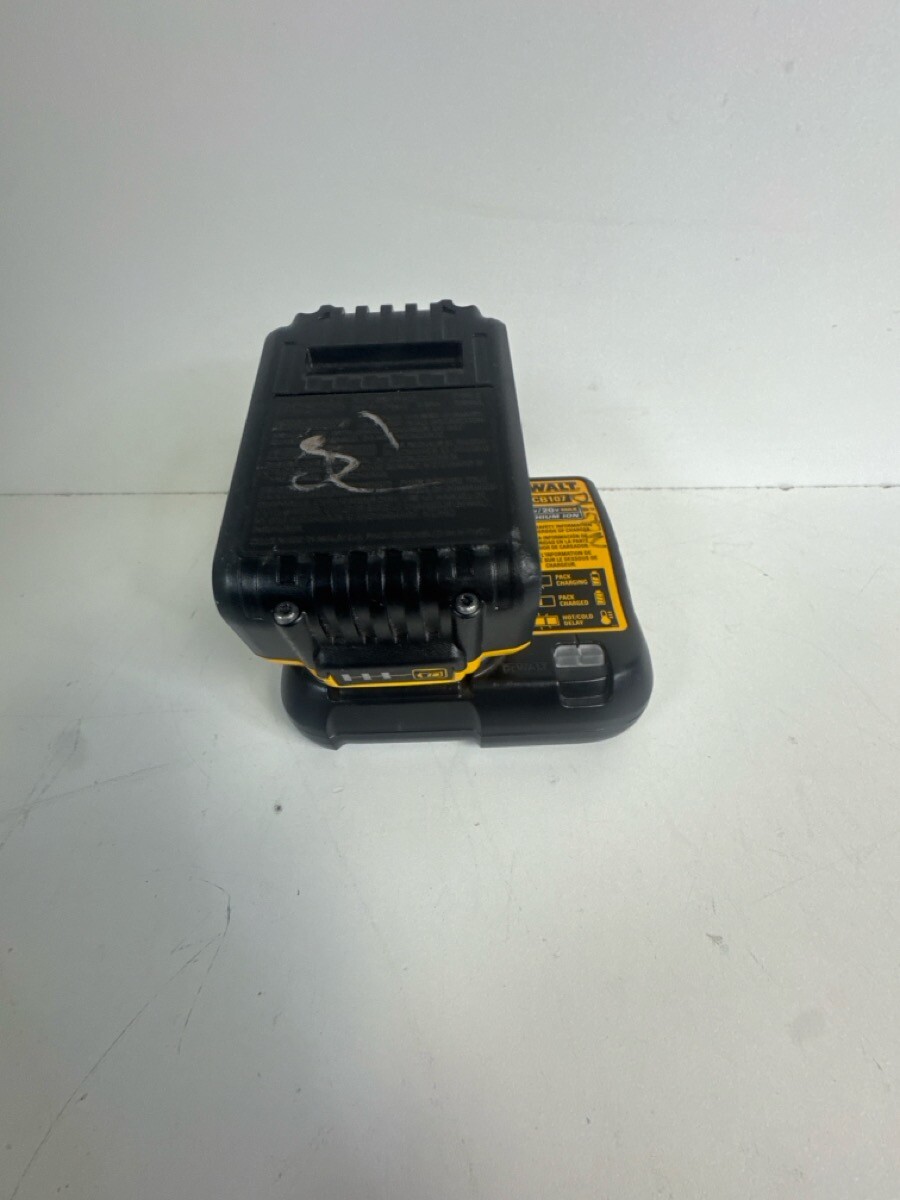 DEWALT DCB205 20V Battery with DCB107 Charger P24008056