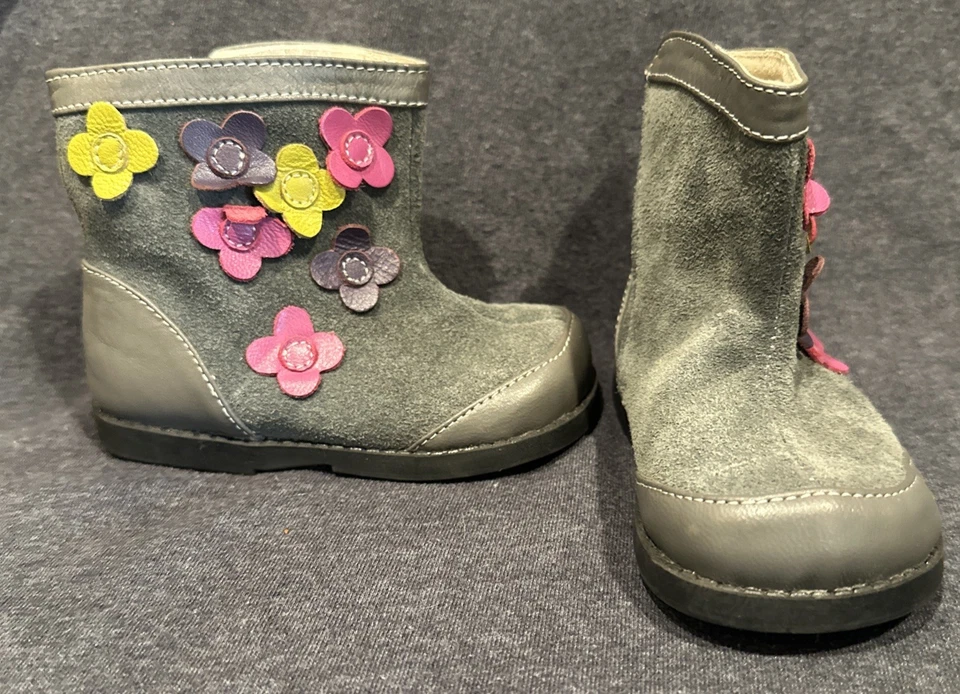 Botas grises con flores See Kai Run para niñas pequeñas talla 6 Foto 3 de 4