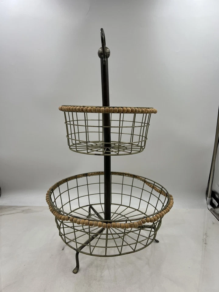 Organizador de cocina de granja con soporte de cesta de alambre de metal de 2 niveles con cuentas de madera Stora Foto 4 de 4