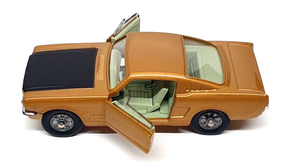 Corgi Re-issue Appx 1/43 Scale RT32001 320 - Ford Mustang Fastback 2+2 - Gold - Image 3 of 4