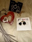 17 Pc Gold Tone Costume Fashion jewelry Earrings Crown Hearts Necklaces Lot New — photo 4