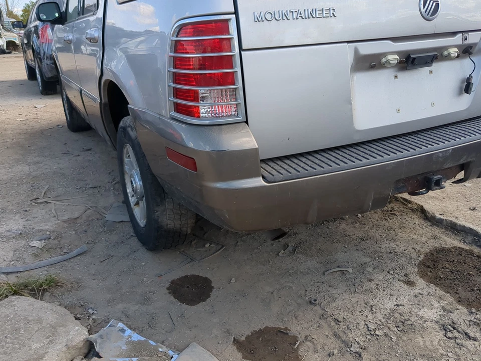 2002-2005 Mercury Mountaineer Rear Bumper Assembly Oem JTEUH Foto 3 de 4