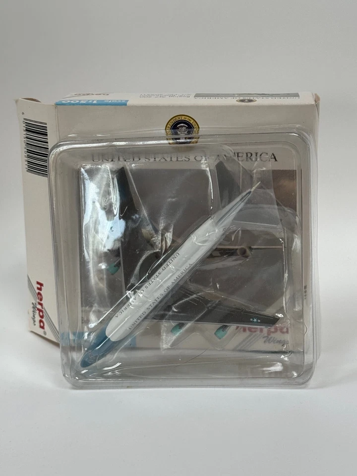 Herpa Wings 1:500 Boeing 747-200 United States Airforce Diecast Model #502511 - Image 3 of 4