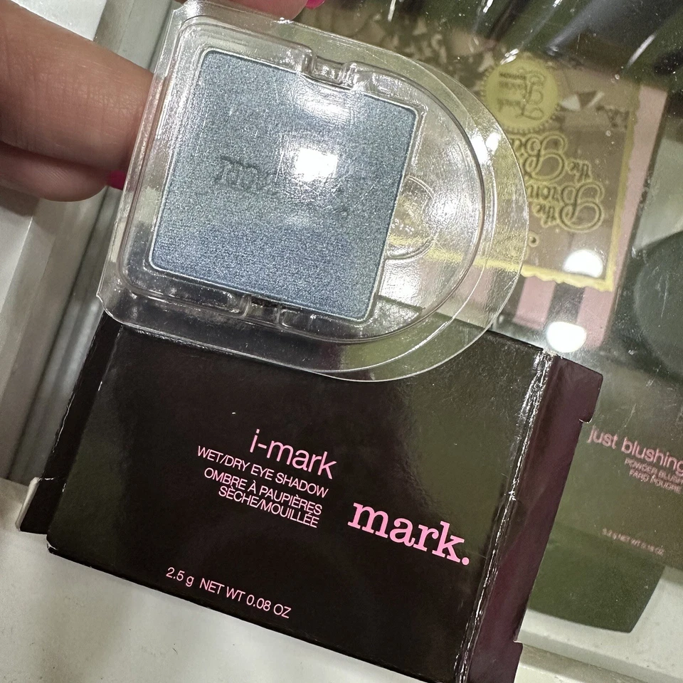 Avon Mark Eyeshadow Galactic Shimmer Blue Discontinued - Image 3 of 3