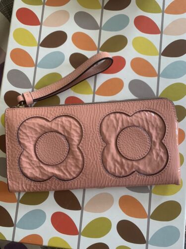 Orla Kiely Shell Pink Patent Leather Flat Zip Wallet - Picture 1 of 5