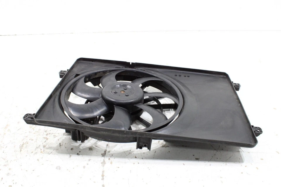 2017-2022 KIA SPORTAGE AWD 2.4L ENGINE RADIATOR COOLING FAN SHROUD W/ MOTOR OEM - Image 4 of 4