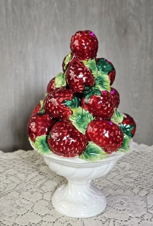 Topiario de fresa mayólica italiana pintado a mano moderno de mediados de siglo vintage Foto 2 de 4