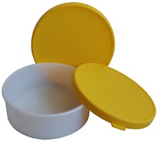 30 Versandgefäß Kunststoffdose flach gelber Deckel 90 ml Schnappdeckel