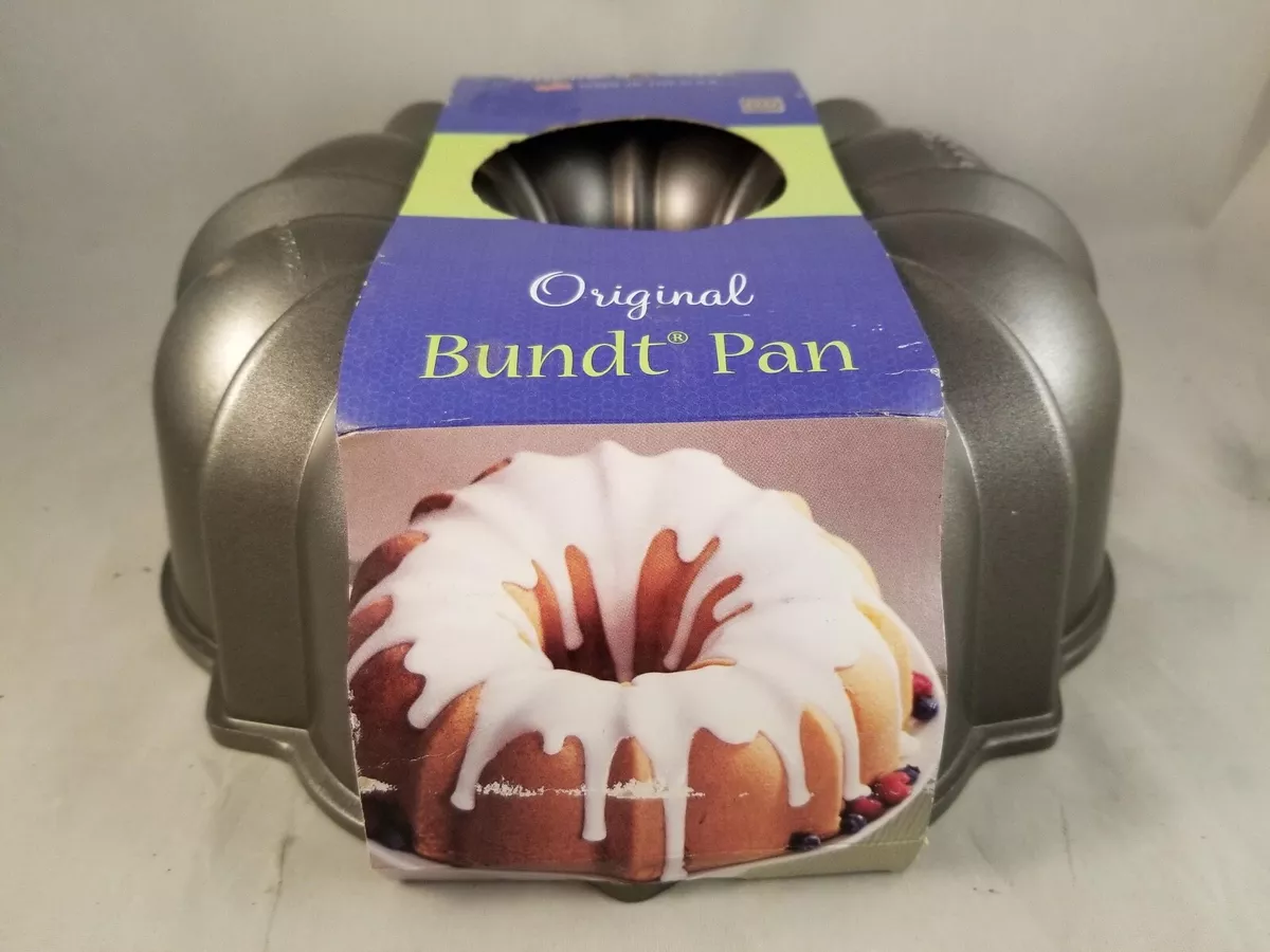 Nordic Ware Original Bundt Baking Pan, Original